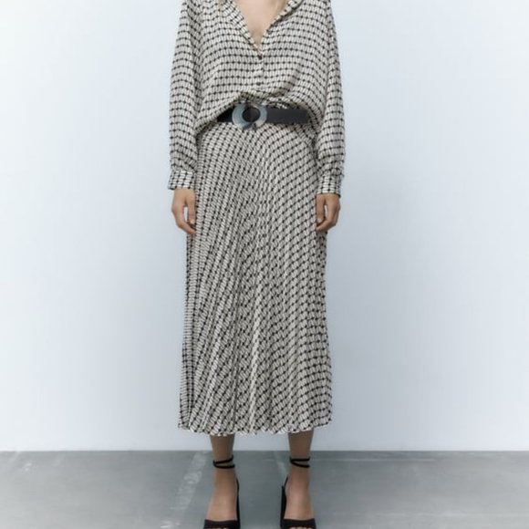 ZARA PLEATED MIDI SKIRT. NWT. XS - Picture 5 of 7